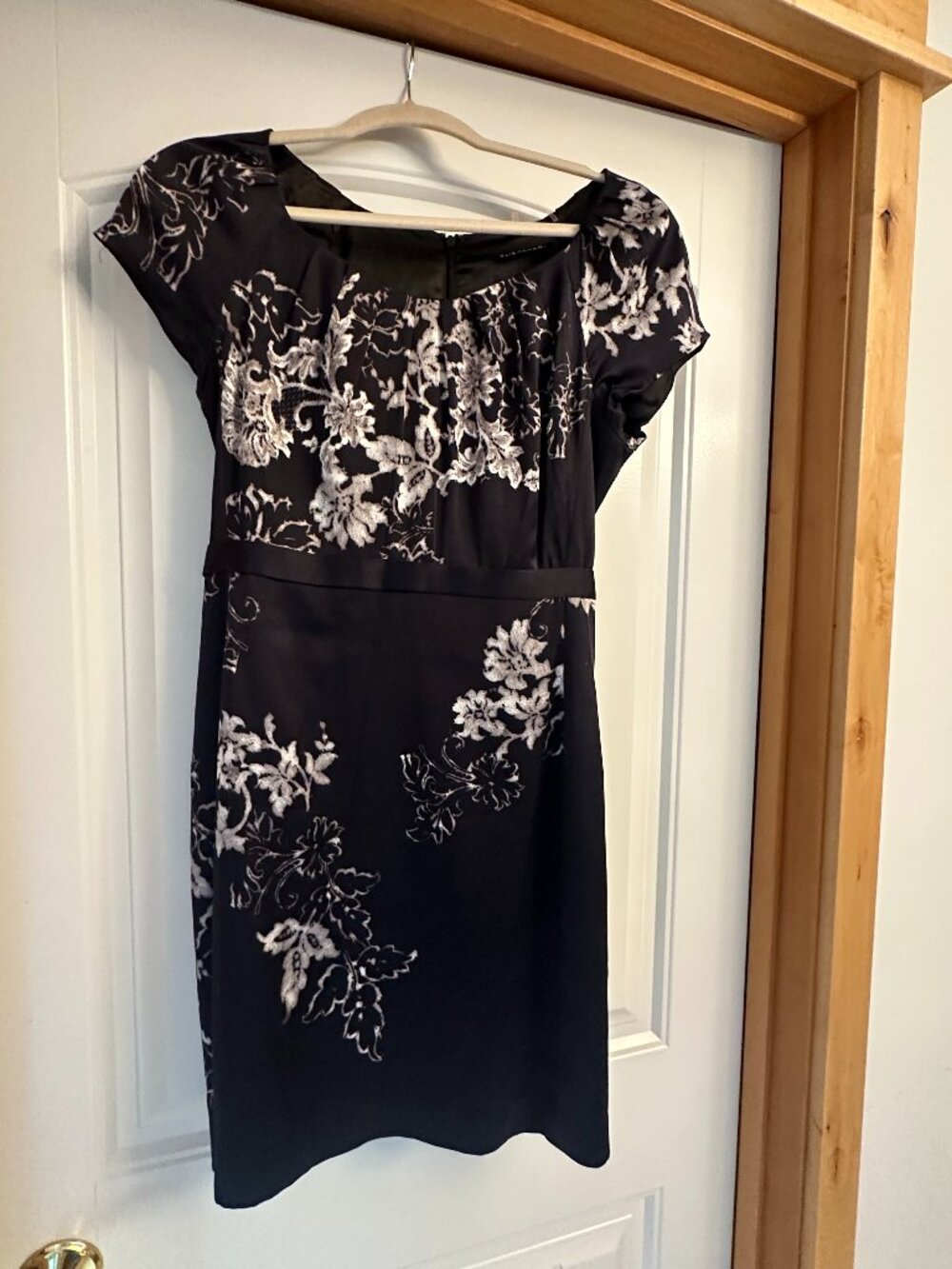 Elie Tahari 95% Silk Floral Jacquard Sheath Dress Size 8